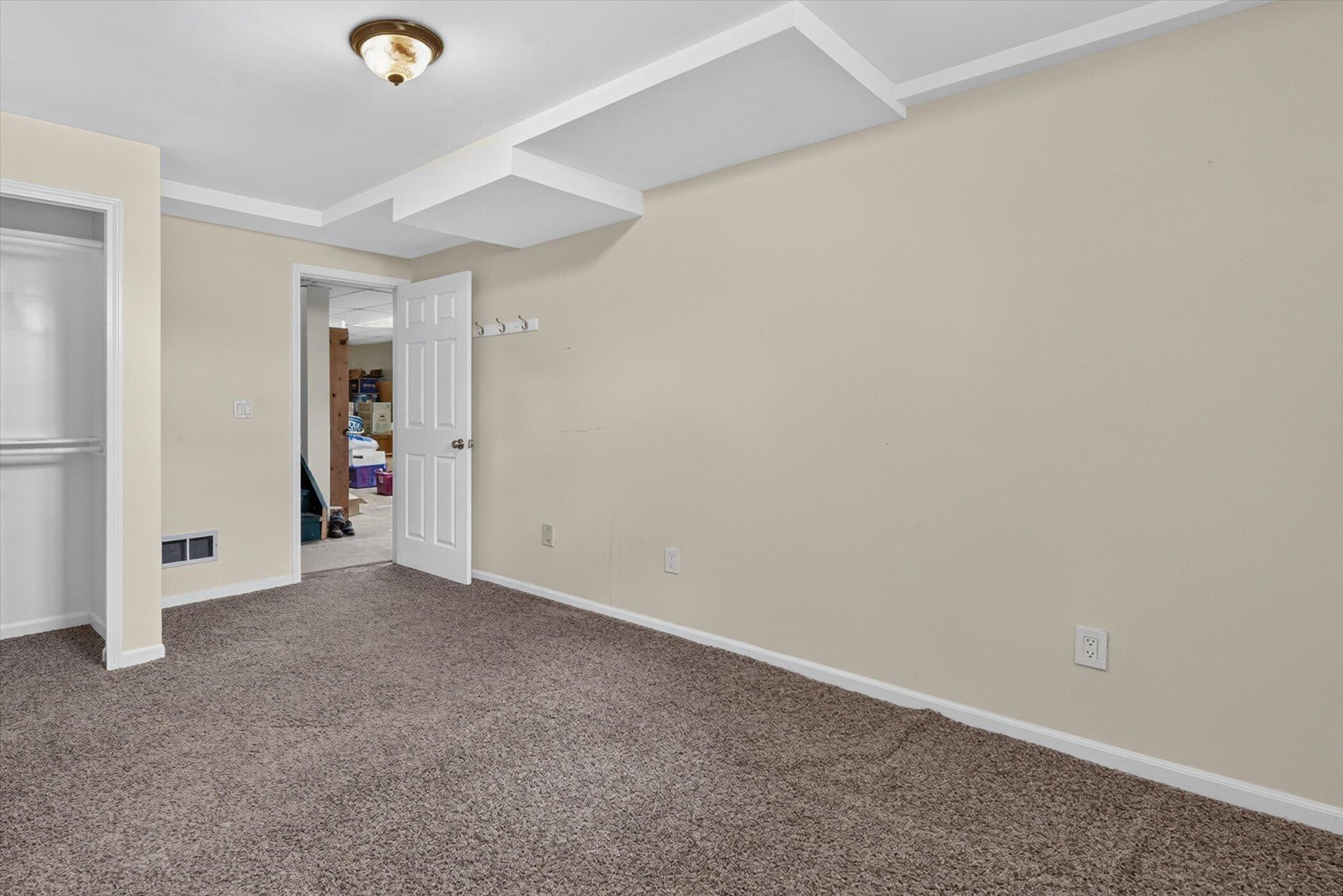 15601 Devonshire Pinckney, MI 48169 - Photo 21 of 33 25-15601-Devonshire-WindowStill-Photogra
