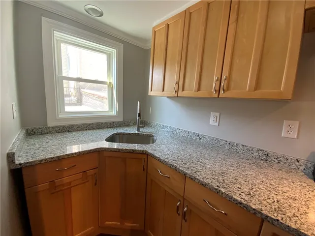 $2,000 | 90 Spruce Street, Unit 2, Providence, RI 02903