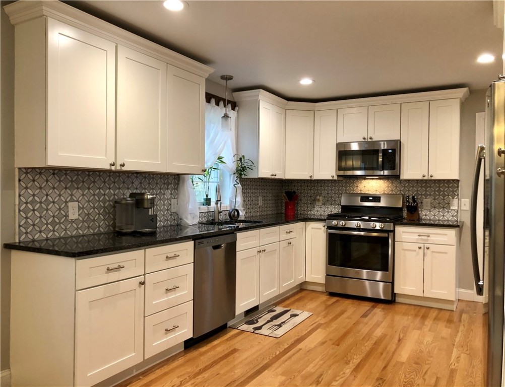 305 Franklin Road Coventry, RI 02816 - Photo 8 of 39