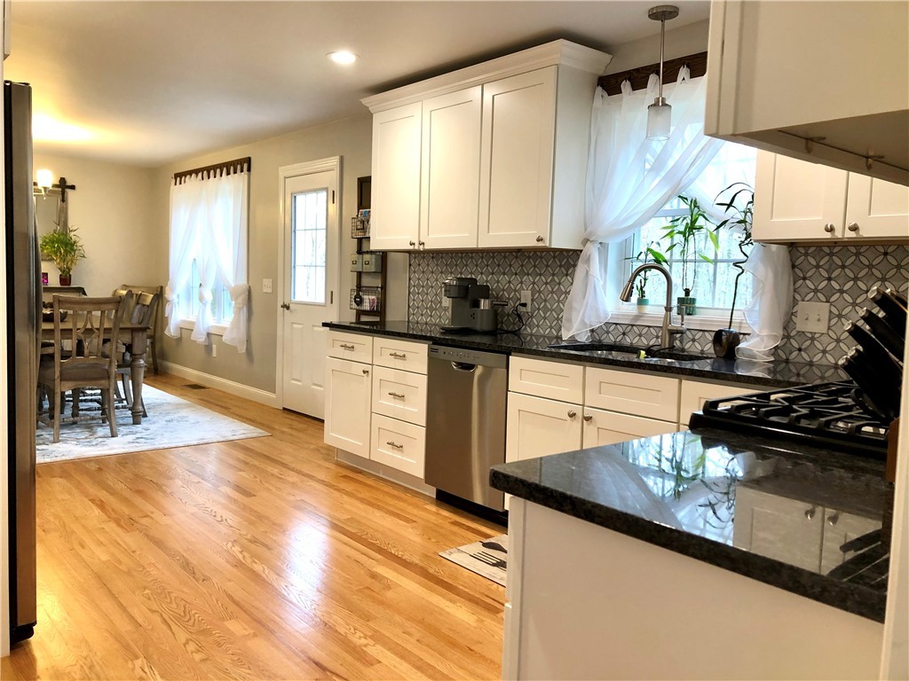 305 Franklin Road Coventry, RI 02816 - Photo 10 of 39