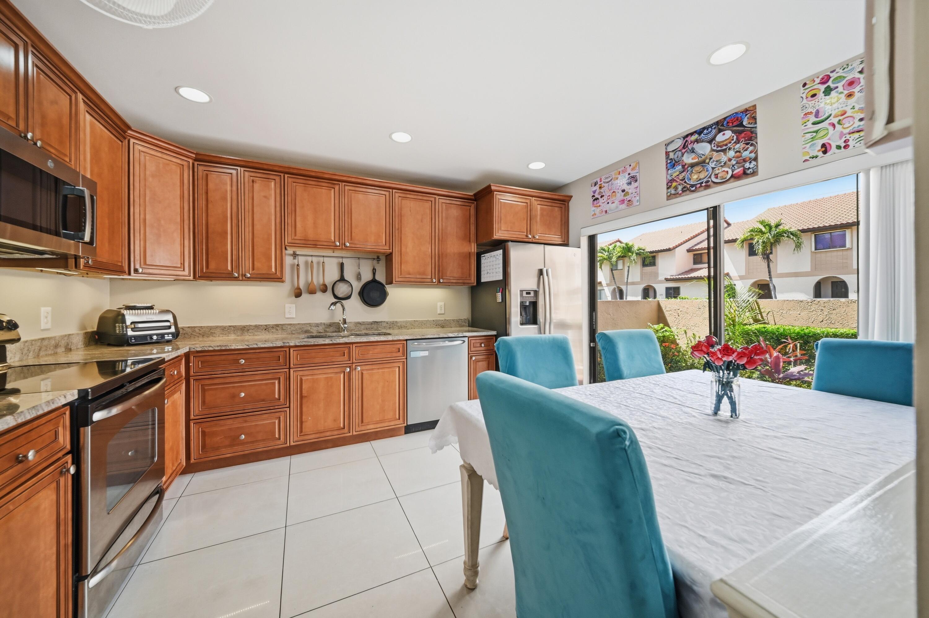22068 Las Brisas Circle Boca Raton, FL 33433 - Photo 3 of 26 MLS 3 - HDR - Cindy 10