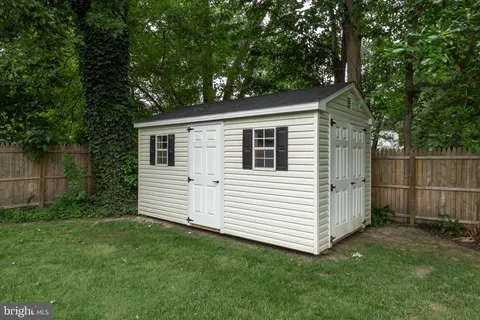 a view of a back yard of the house