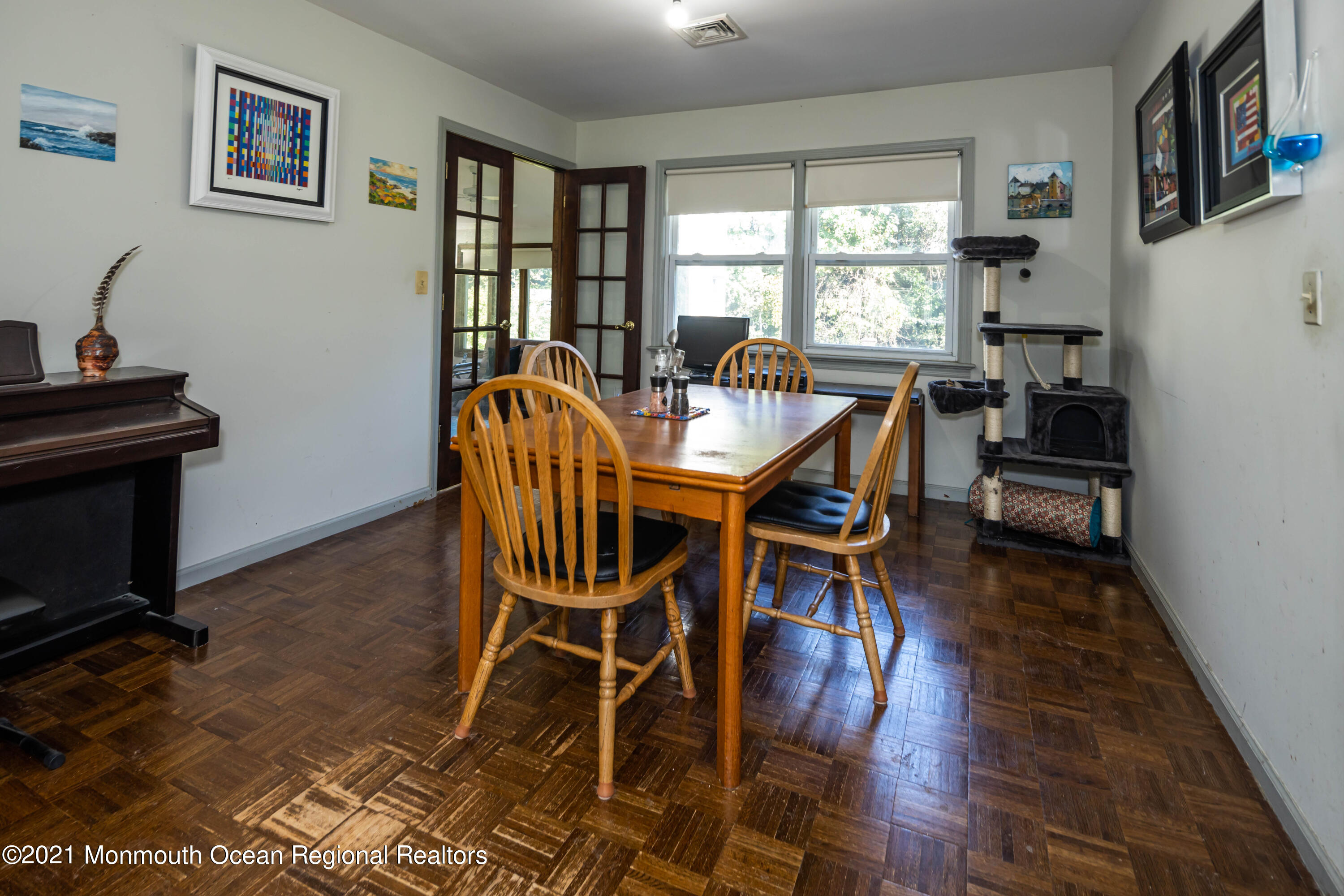 197 Rutledge Drive Red Bank, NJ 07701 - Photo 7 of 22 10_Dining Area