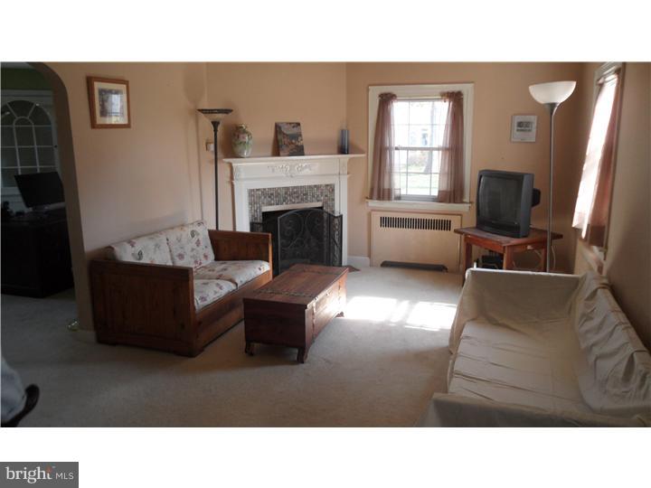 800 Pitt Road Cheltenham, PA 19012 - Photo 3 of 23 Living Room