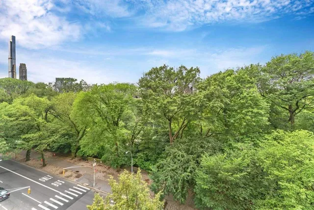 $1,995,000 | 930 5th Avenue, Unit 7B | Lenox Hill