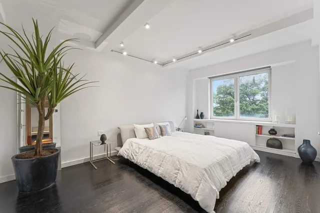 $1,995,000 | 930 5th Avenue, Unit 7B | Lenox Hill