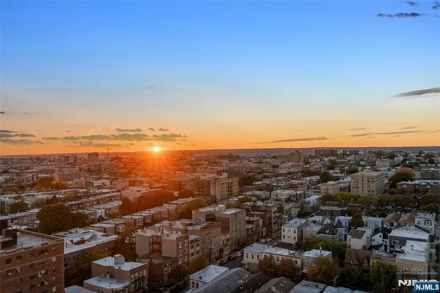 $200,000 | 1600 Parker Avenue, Unit 20J, Fort Lee, NJ 07024