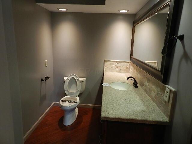 2647 Ferris Road Columbus, OH 43224 - Photo 23 of 30 Owner's full bath