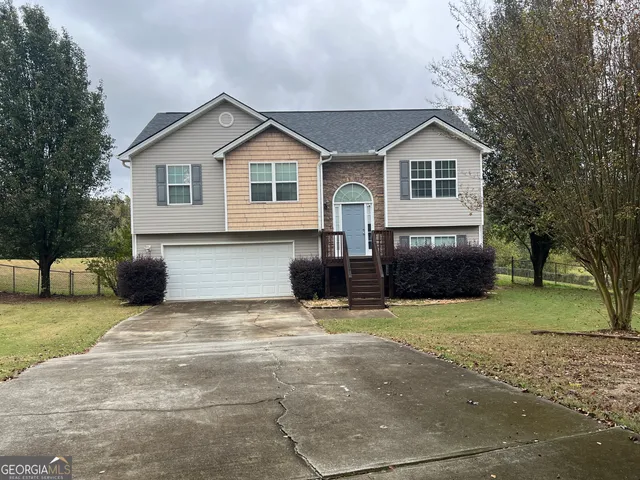 a view of a house with a outdoor space