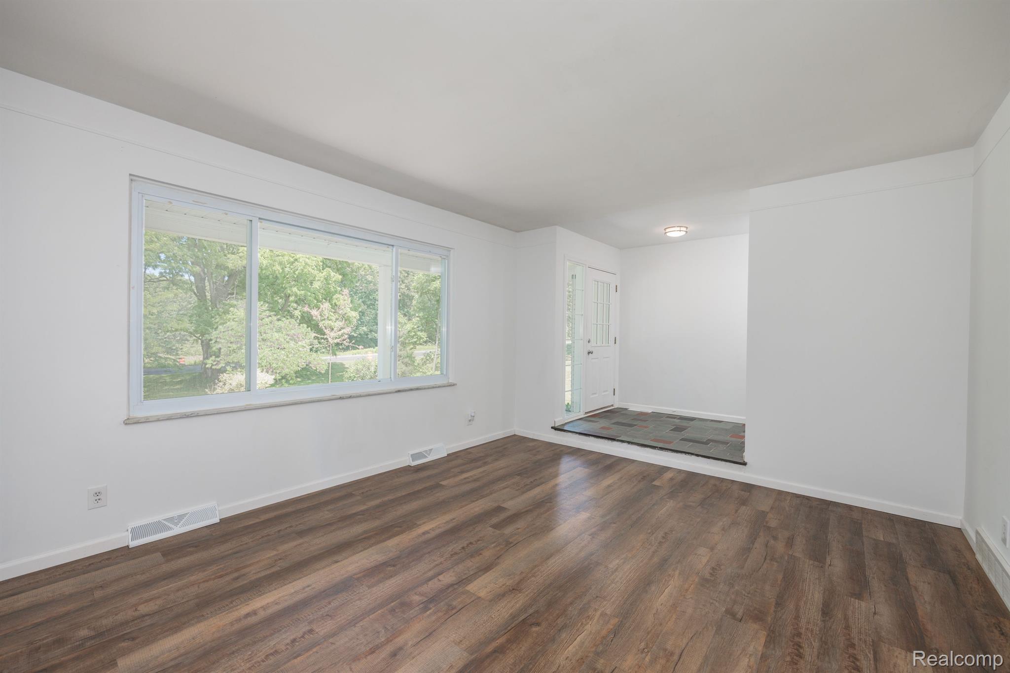 4607 Maybee Road Clarkston, MI 48348 - Photo 6 of 47 Gallery Image 6