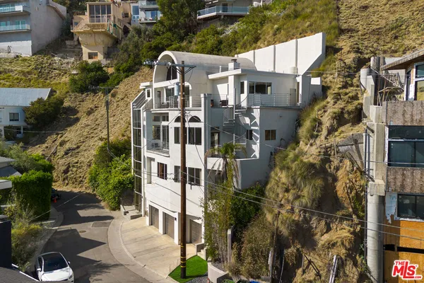 $18,000 | 8435 Franklin Avenue, West Hollywood, CA 90069