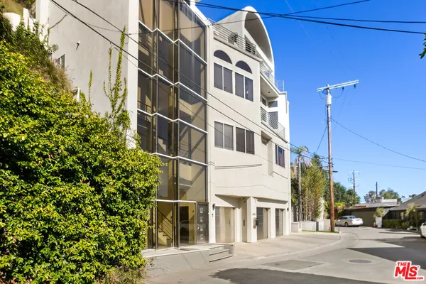 $18,000 | 8435 Franklin Avenue, West Hollywood, CA 90069