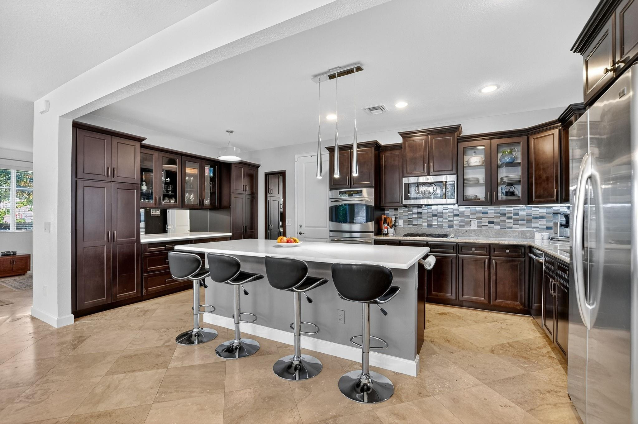 591 Northwest Library Commons Way Boca Raton, FL 33432 - Photo 29 of 76 Updated kitchen with bar/butler's pantry