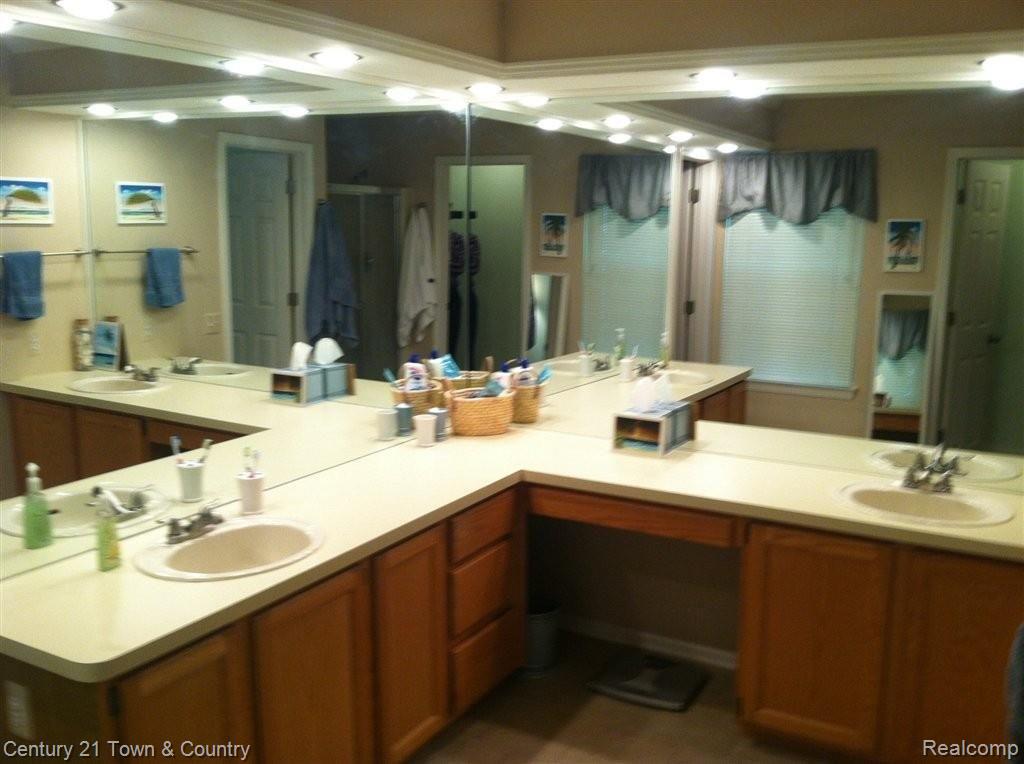 1331 Thames Drive Rochester, MI 48307 - Photo 19 of 25 IMG_1876.JPG