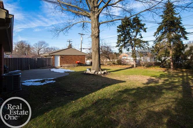 496 Shelbourne Road Grosse Pointe, MI 48236 - Photo 27 of 34 31338688-26.JPG