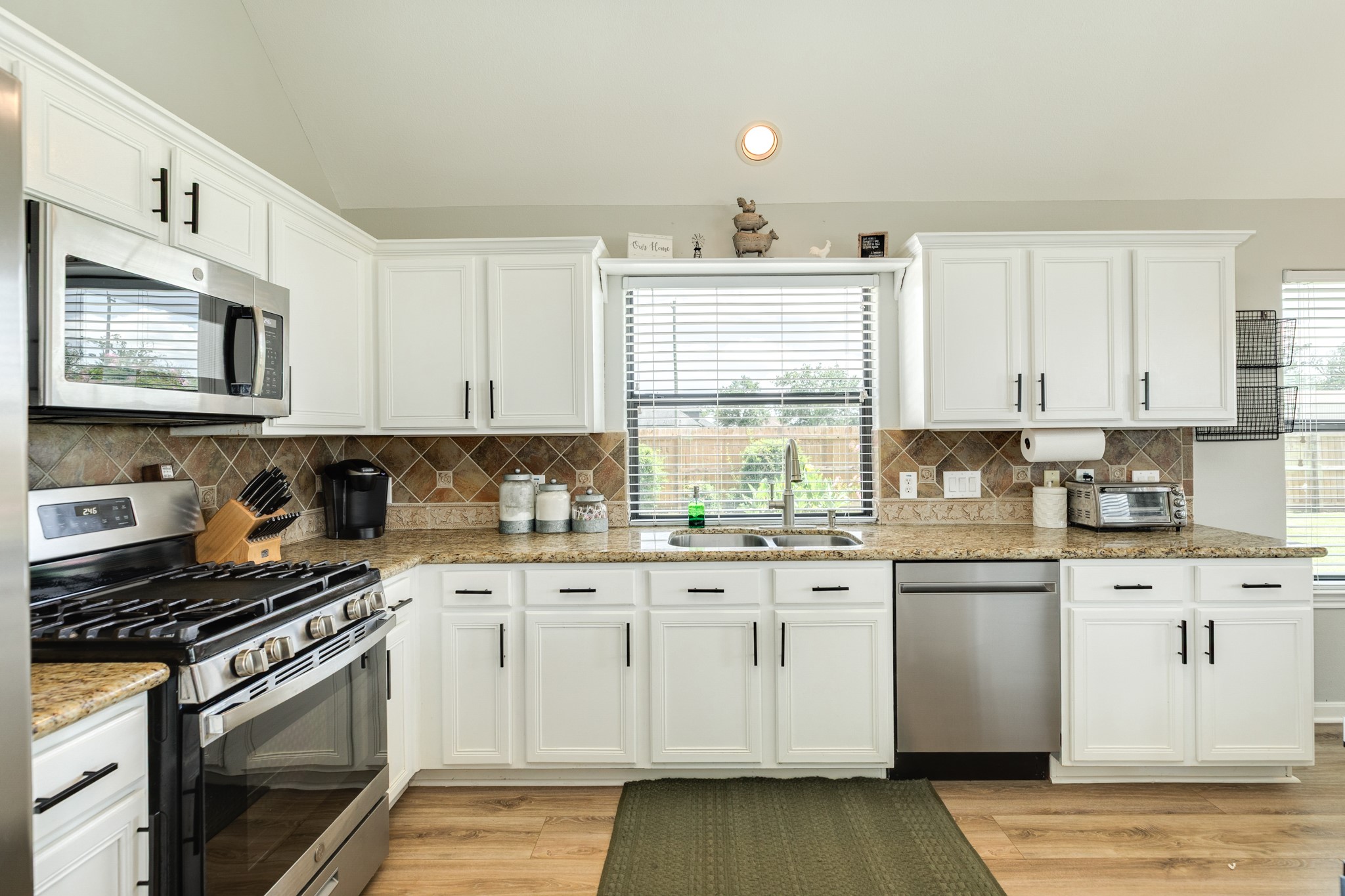 1503 Lakeland Circle Rosharon, TX 77583 - Photo 13 of 36