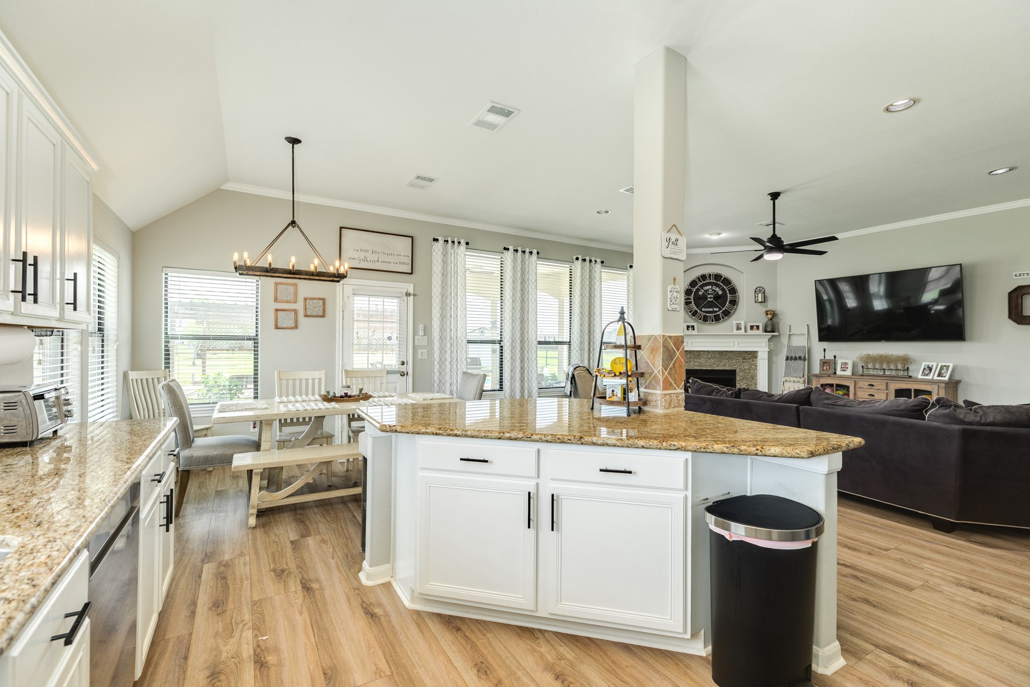 1503 Lakeland Circle Rosharon, TX 77583 - Photo 15 of 36