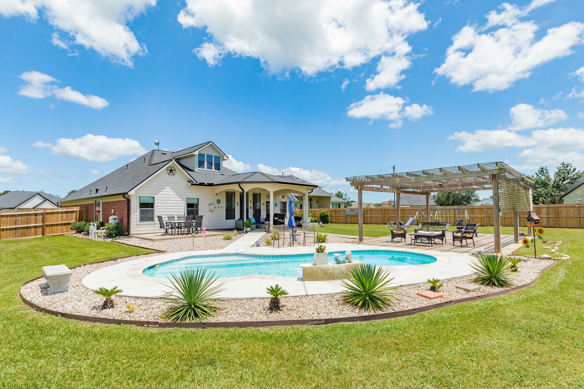 1503 Lakeland Circle Rosharon, TX 77583 - Photo 4 of 36