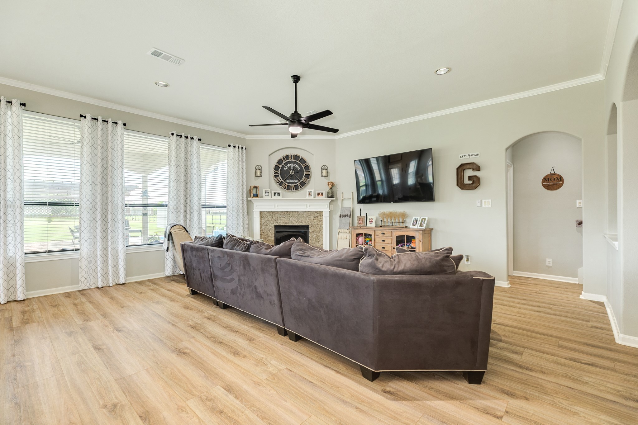 1503 Lakeland Circle Rosharon, TX 77583 - Photo 8 of 36