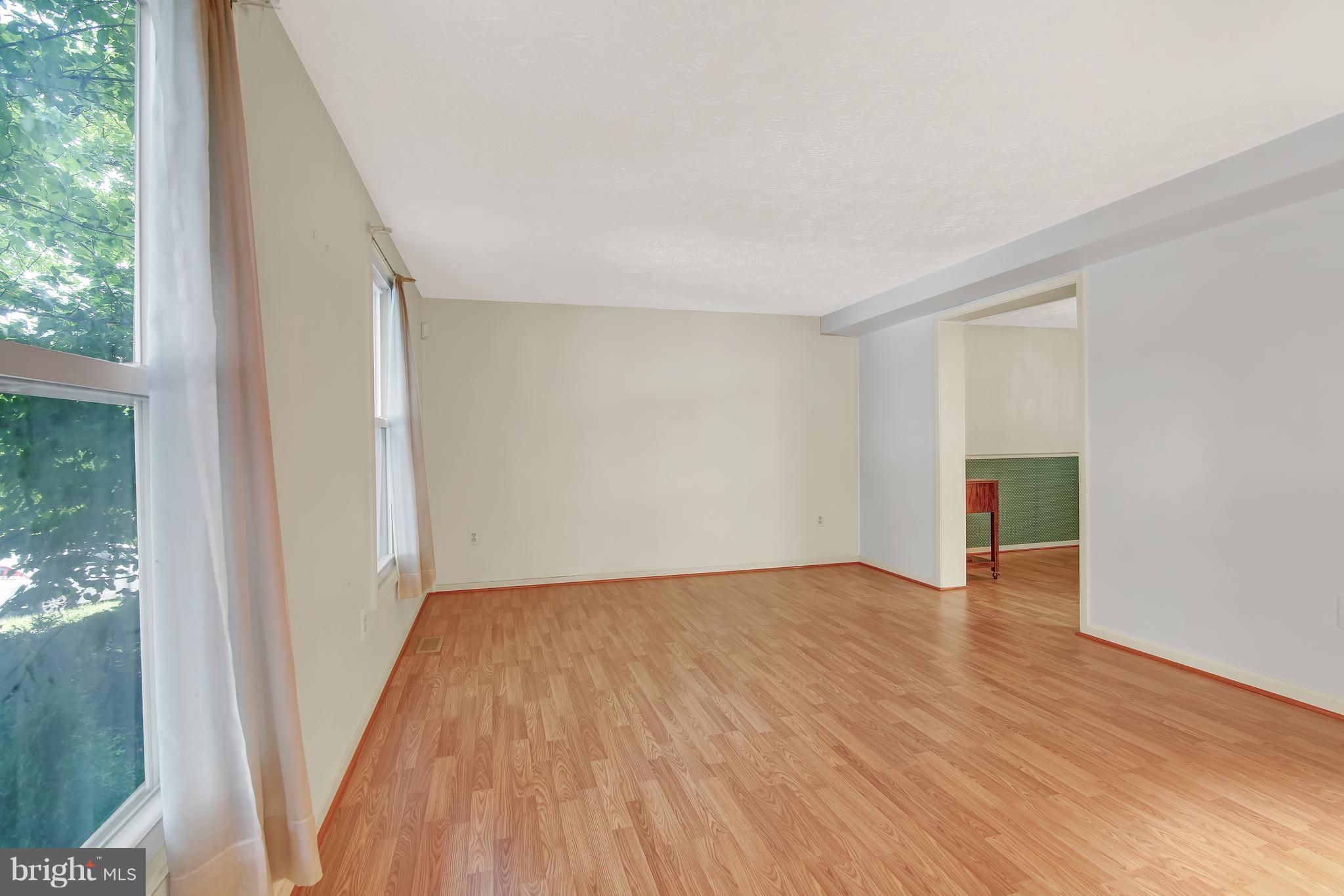 7907 Chipper Road Baltimore, MD 21244 - Photo 11 of 30 Living Room