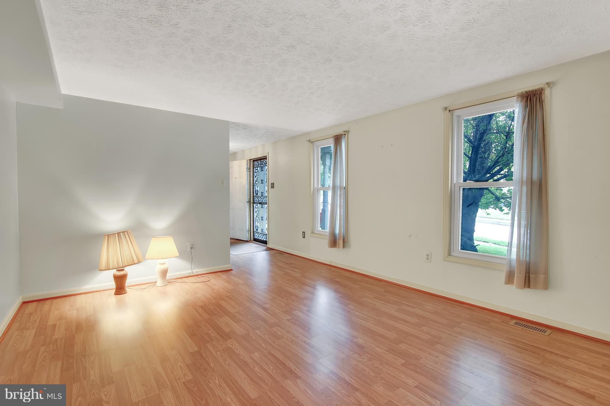 7907 Chipper Road Baltimore, MD 21244 - Photo 12 of 30 Living Room