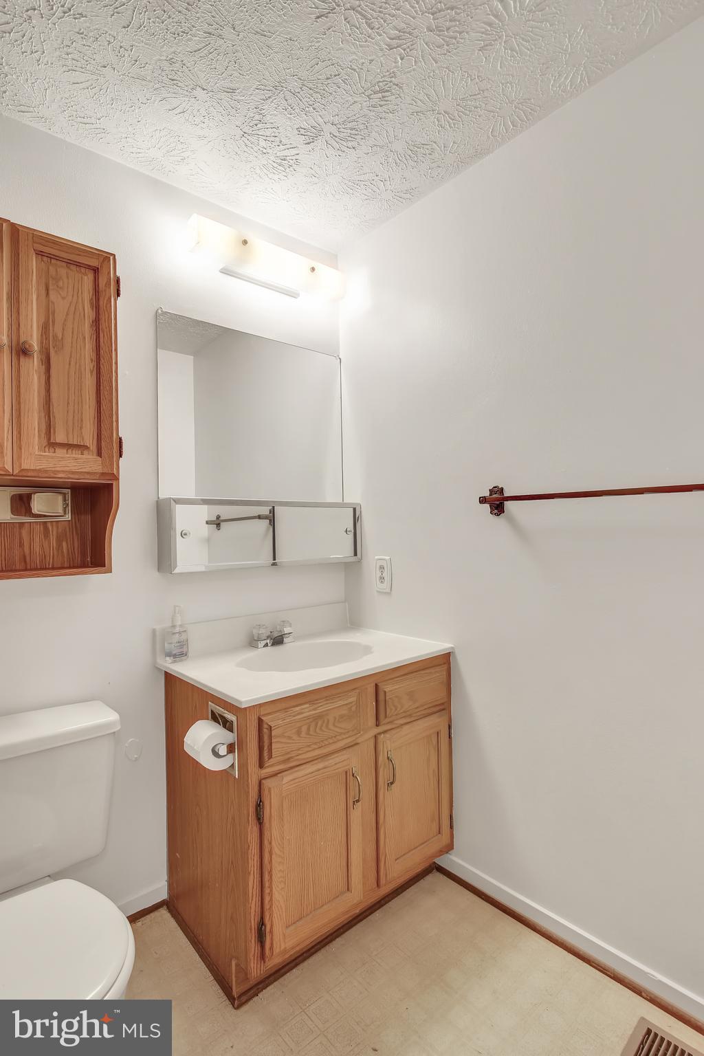 7907 Chipper Road Baltimore, MD 21244 - Photo 18 of 30 Bath (Master)
