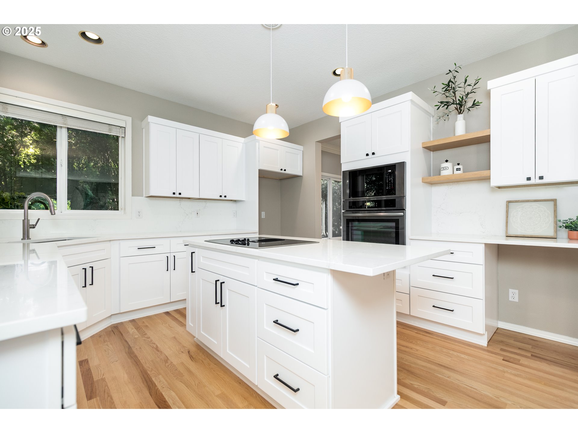 2011 Northwest New Hope Court Portland, OR 97229 - Photo 12 of 48