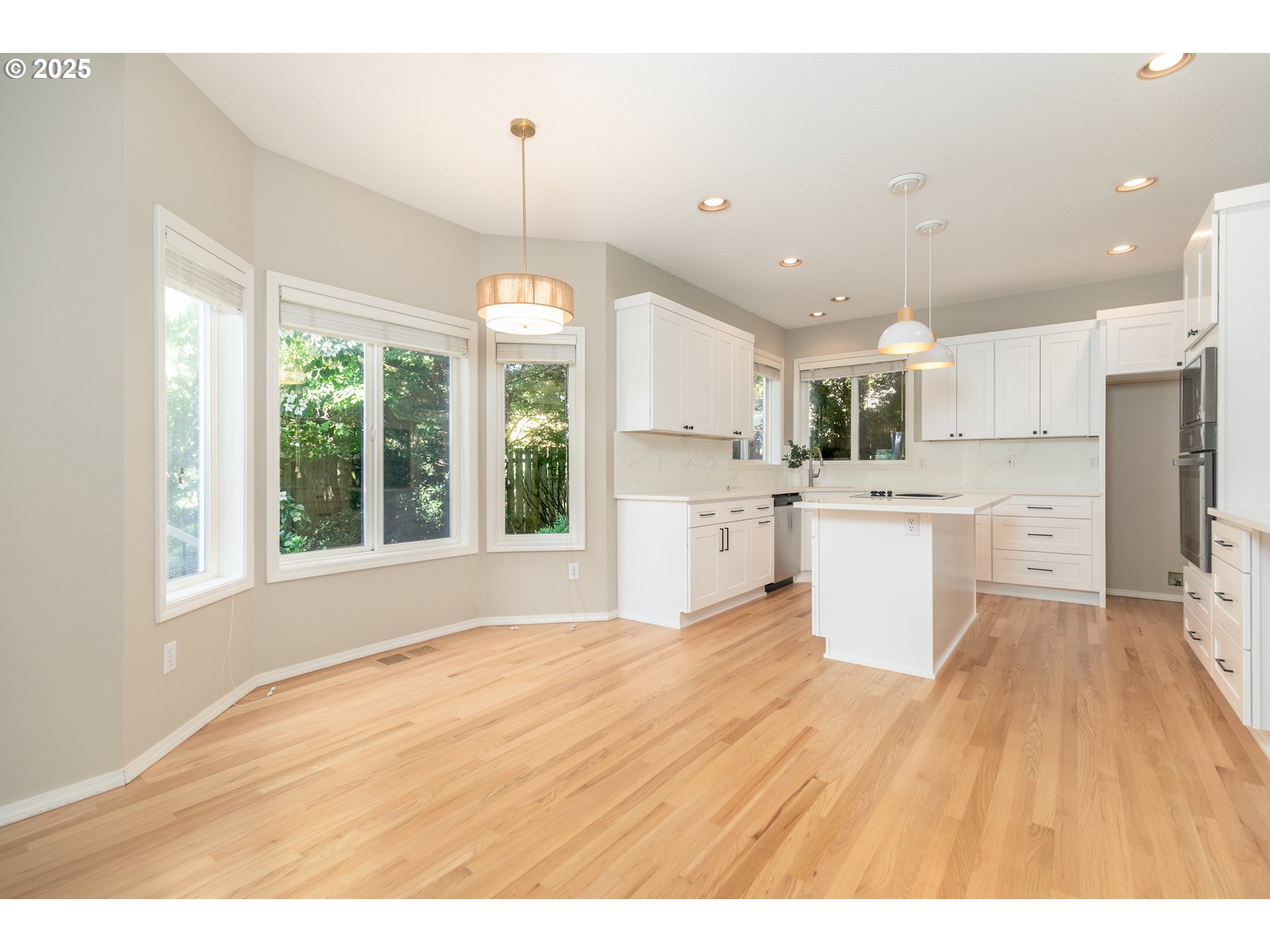 2011 Northwest New Hope Court Portland, OR 97229 - Photo 13 of 48