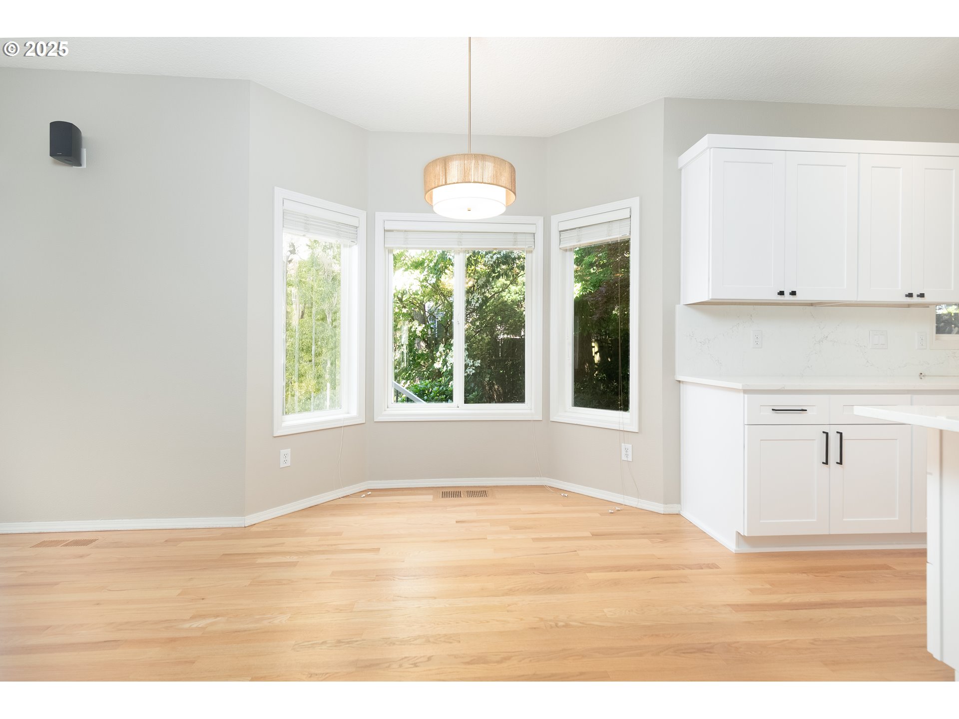 2011 Northwest New Hope Court Portland, OR 97229 - Photo 17 of 48