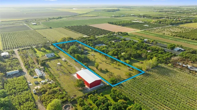 a view of a lush green field