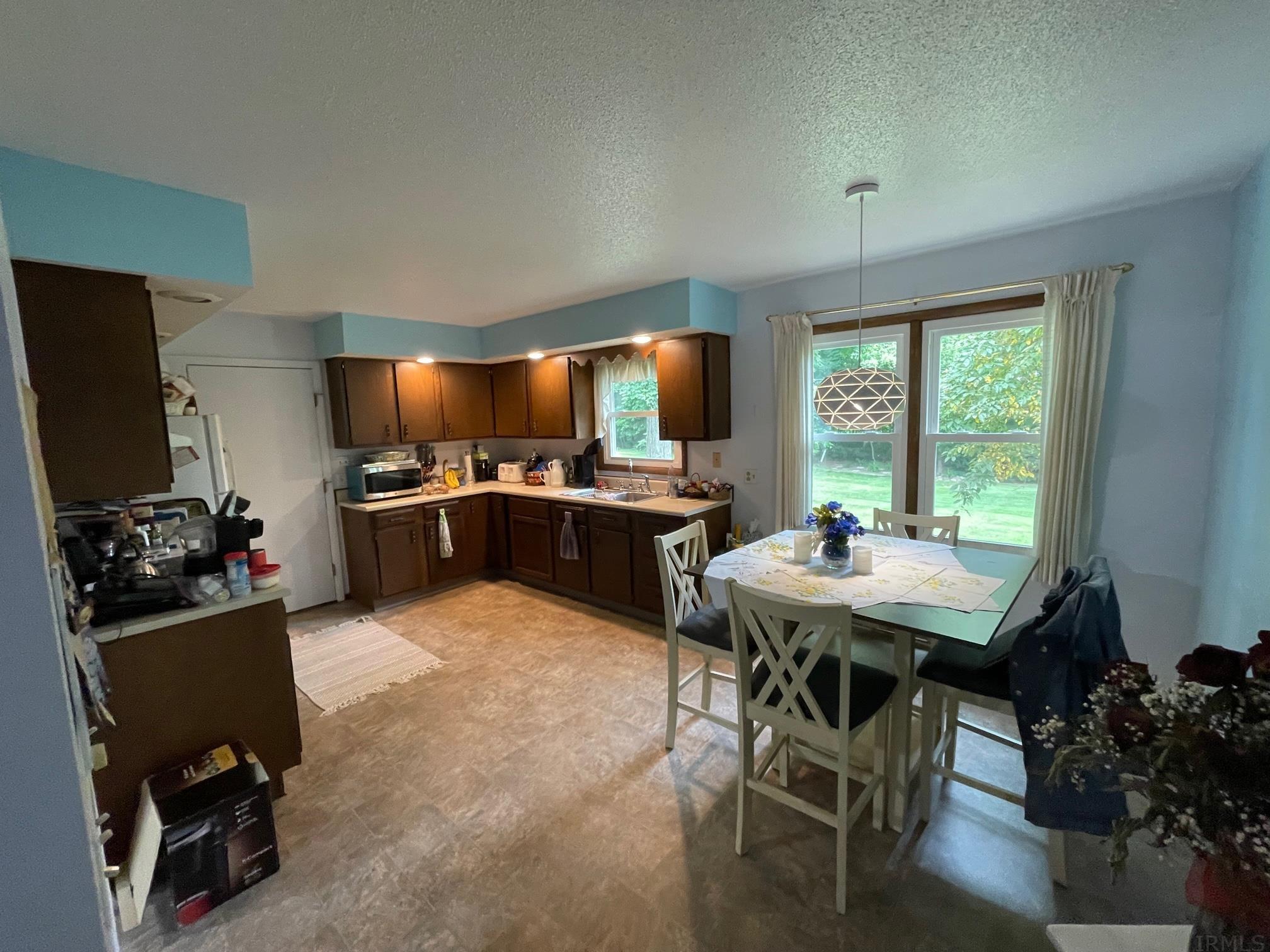 2096 East Sycamore Drive Rochester, IN 46975 - Photo 5 of 24 Gallery Image 5