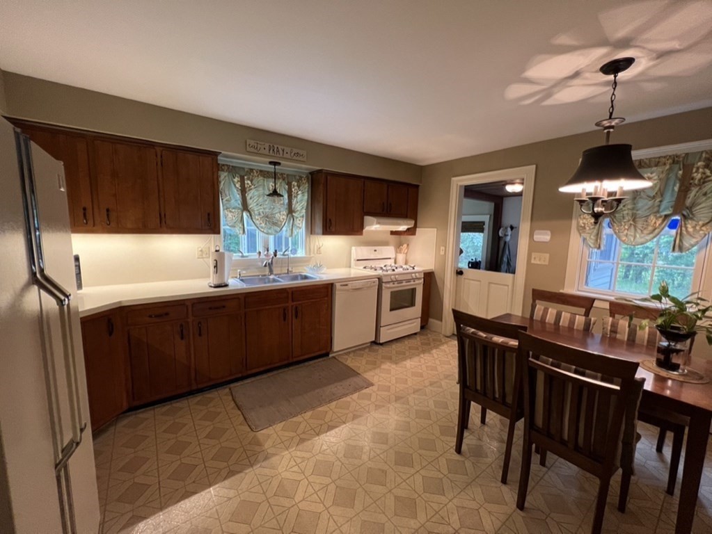 183 Beeden Road Westport, MA 02790 - Photo 13 of 33 Gallery Image 13