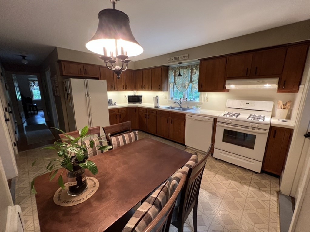 183 Beeden Road Westport, MA 02790 - Photo 14 of 33 Gallery Image 14