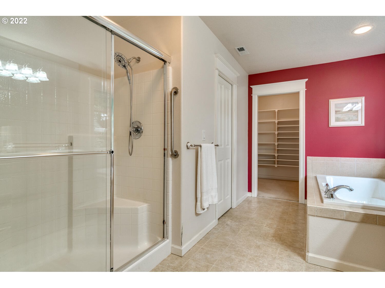 17496 Southwest 105th Avenue Tualatin, OR 97062 - Photo 20 of 28 a bathroom with a shower and a sink