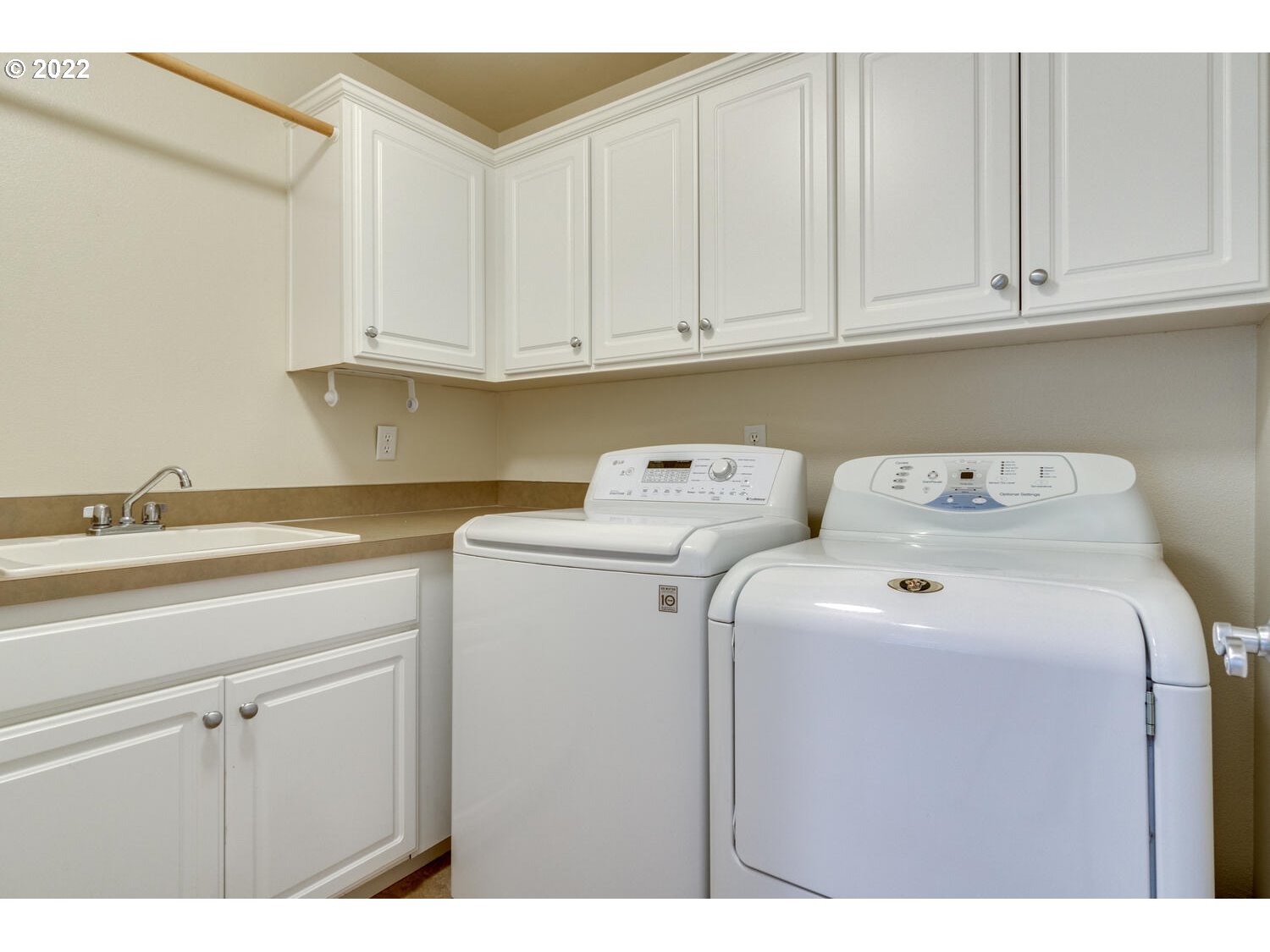 17496 Southwest 105th Avenue Tualatin, OR 97062 - Photo 24 of 28 a utility room with dryer and washer