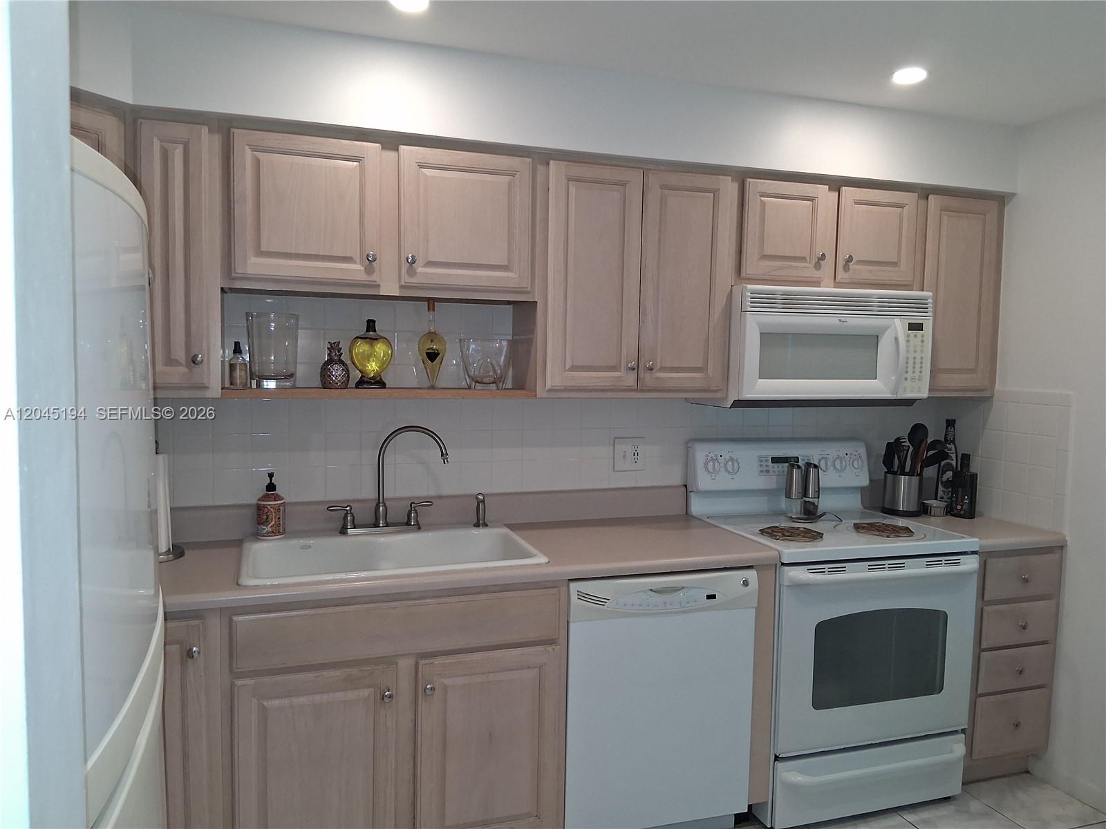 555 Northwest 4th Avenue, Unit 4250 Boca Raton, FL 33432 - Photo 6 of 21 Renovated , clean , move in condition