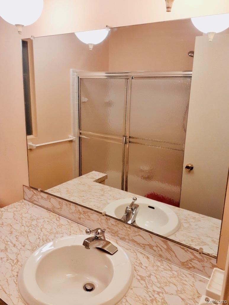 710 Huntington Road Grand Blanc, MI 48439 - Photo 18 of 28 E60E462C-DB21-42B6-9A48-EEF581A243C9_1_201_a.jpeg