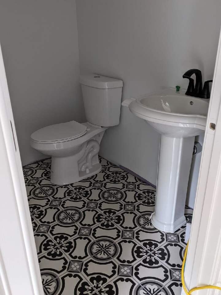 11 Black Point Road Scarborough, ME 04074 - Photo 10 of 32 1st flor bath