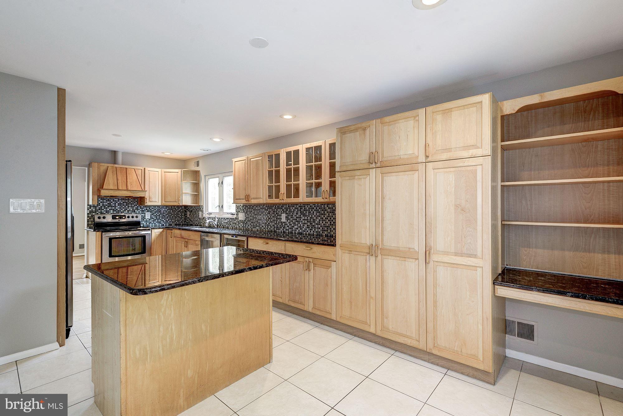 11324 Links Court Reston, VA 20190 - Photo 11 of 29 Over-sized Built-In Pantry & Desk Area