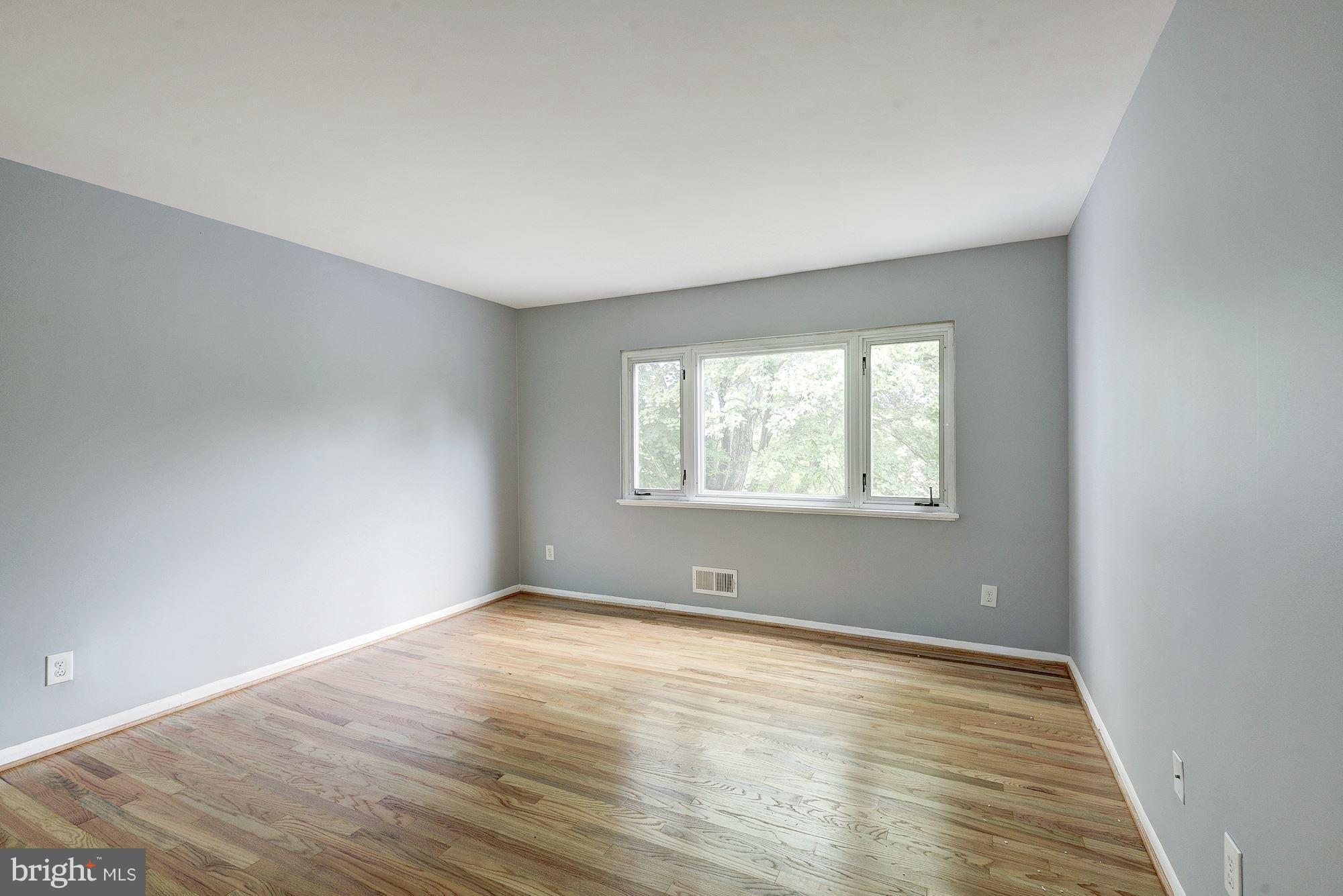 11324 Links Court Reston, VA 20190 - Photo 12 of 29 Over-sized Owner's Suite w/ a lot of Closet Space!