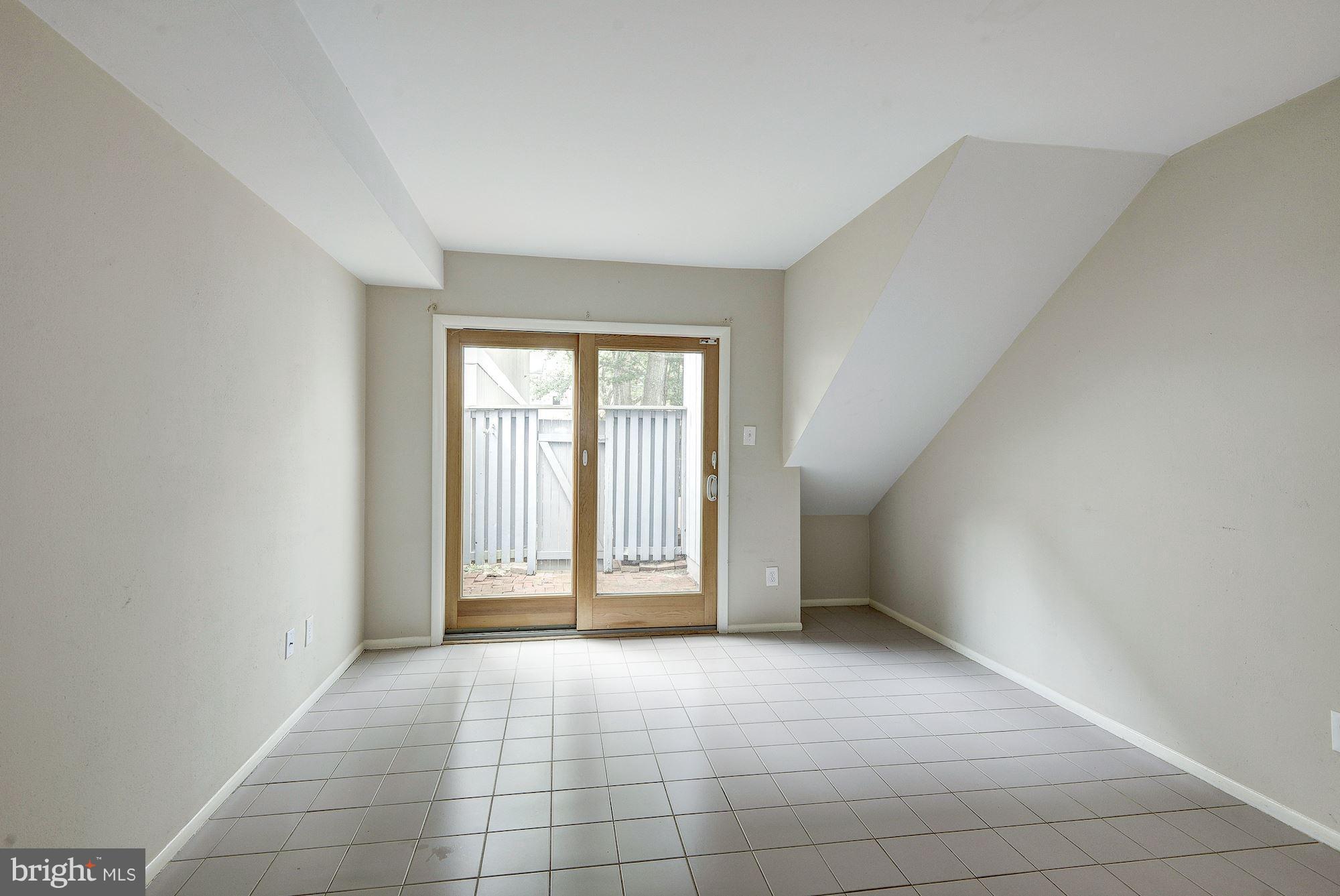 11324 Links Court Reston, VA 20190 - Photo 21 of 29 Inlaws Suite with Private Fenced Patio