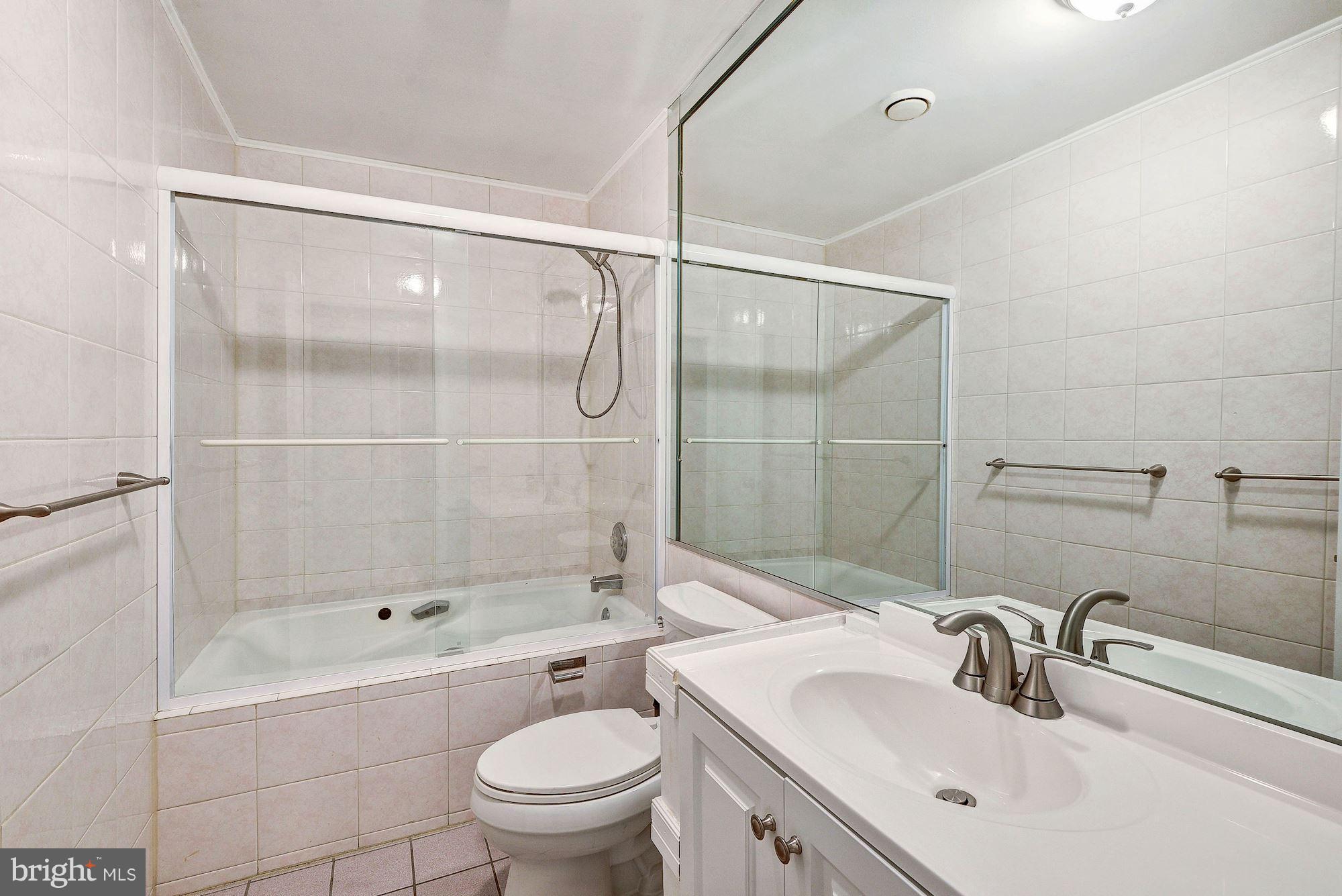 11324 Links Court Reston, VA 20190 - Photo 23 of 29 Jacuzzi Whirlpool Jets in New Renovated Hall Bath