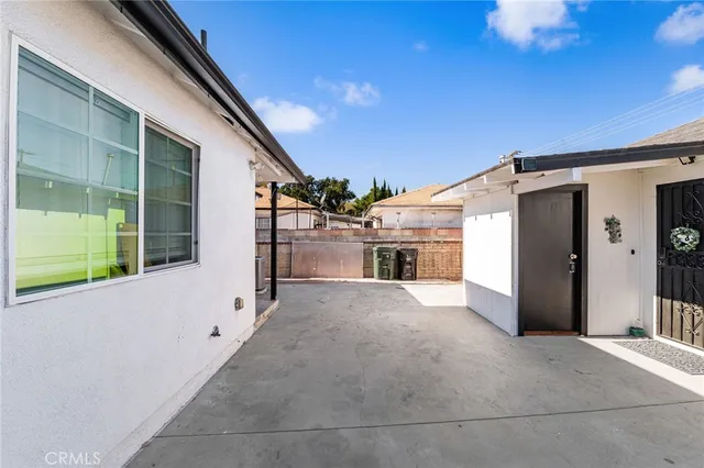 a view of a house with backyard and parking