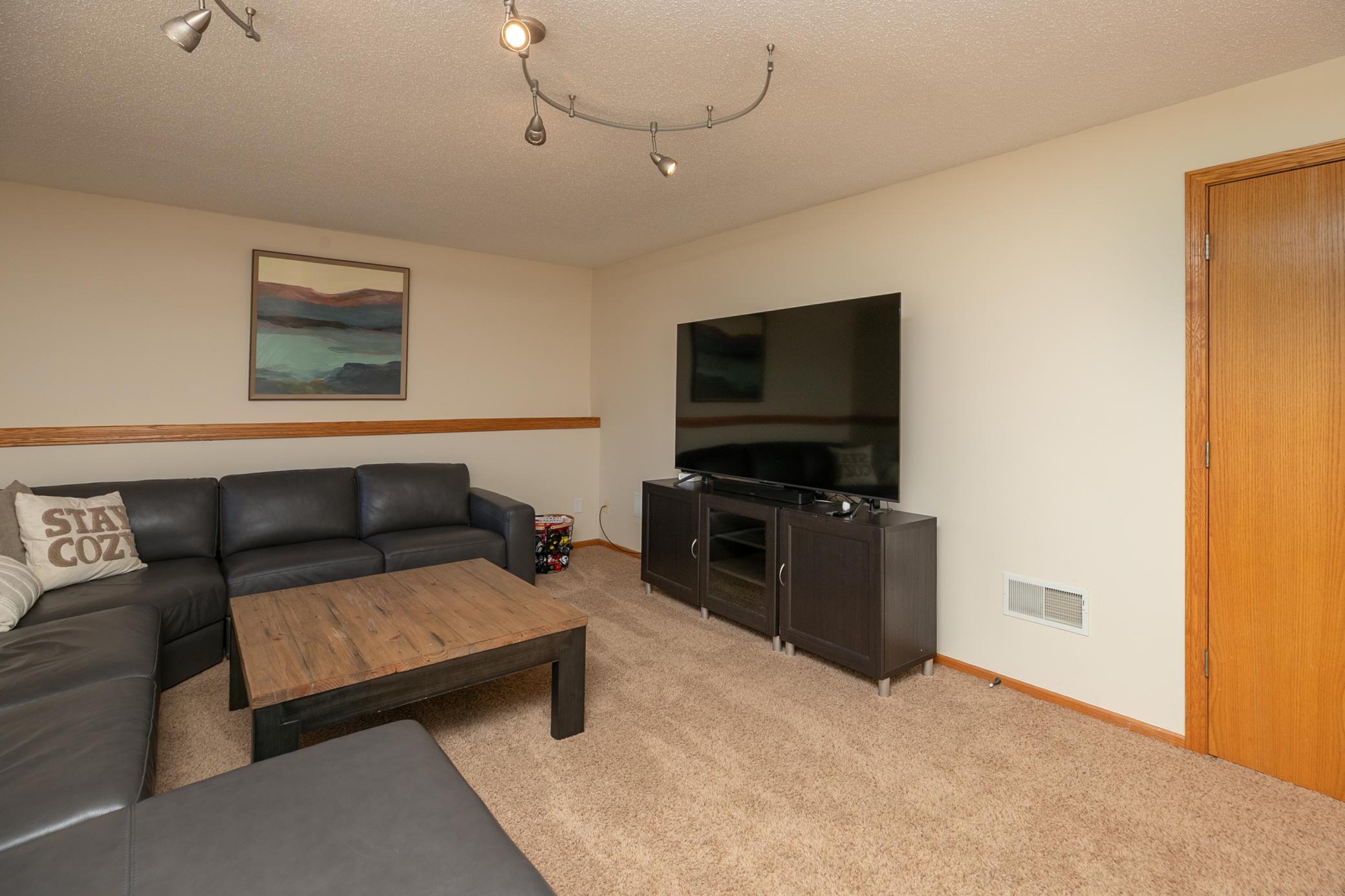 5714 49th Avenue Northwest Rochester, MN 55901 - Photo 26 of 36