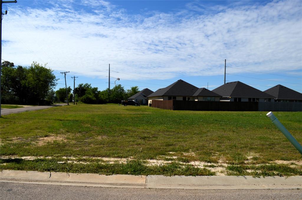 303 Preston Road Mabank, TX 75147 - Photo 4 of 5 a view of a field with an ocean