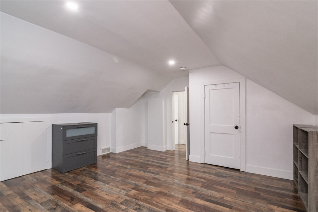 379 Roosevelt Avenue Springfield, MA 01118 - Photo 22 of 32