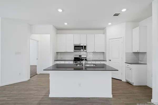 $2,200 | 31823 Christmas Rose, Bulverde, TX 78163