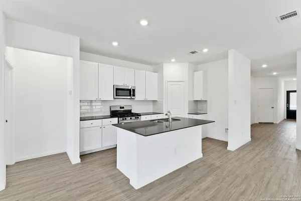 $2,200 | 31823 Christmas Rose, Bulverde, TX 78163