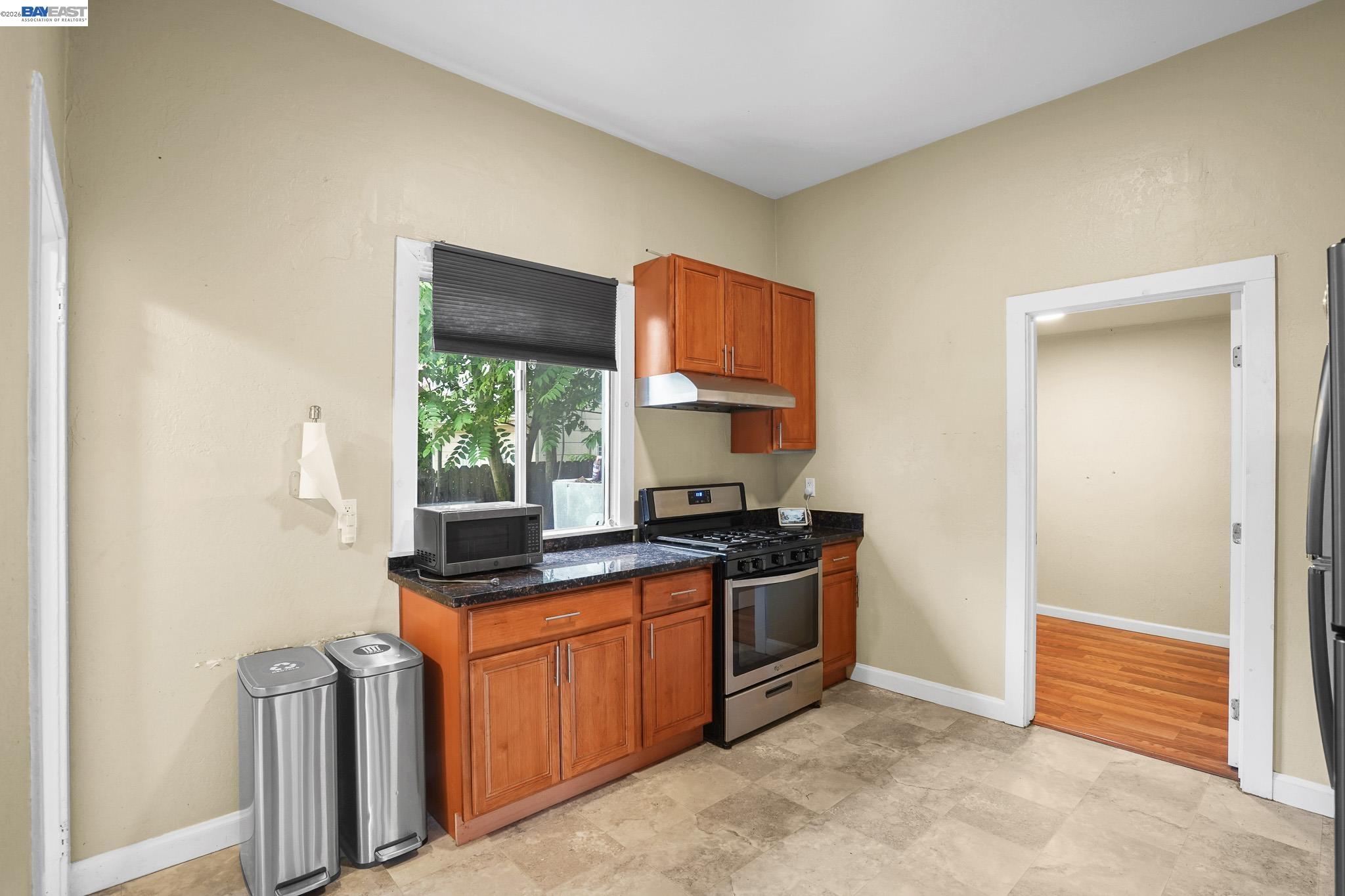 502 Lewis Street Oakland, CA 94607 - Photo 12 of 26