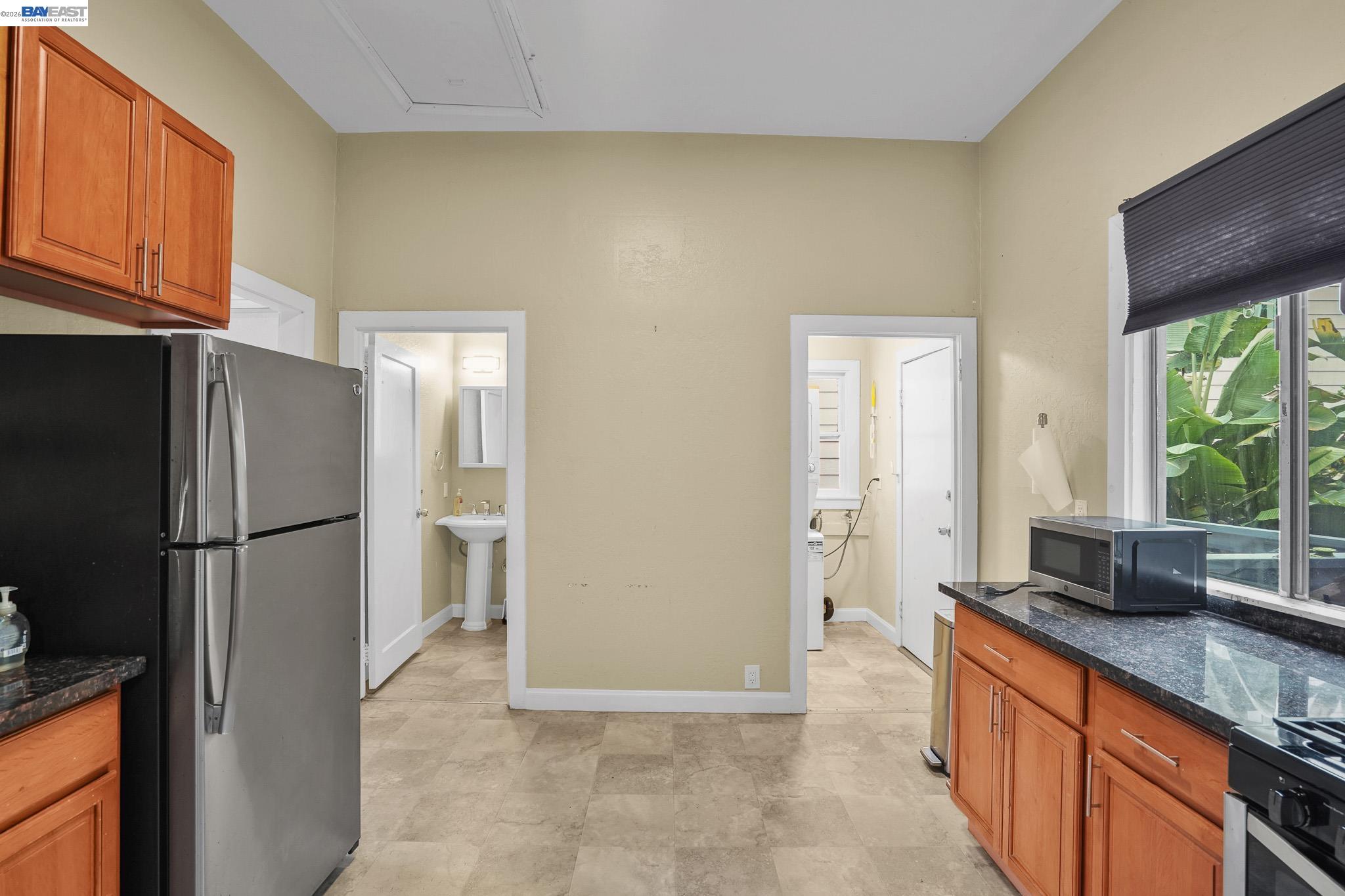 502 Lewis Street Oakland, CA 94607 - Photo 13 of 26